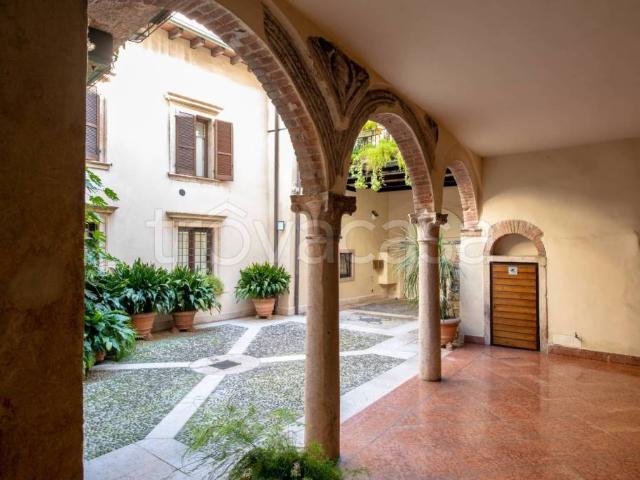 Appartamento in vendita a Verona, Centro Storico