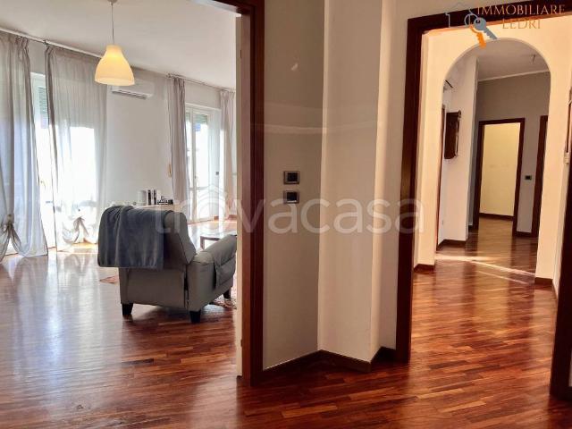 Appartamento in vendita a Verona piazza Renato Simoni, Valverde