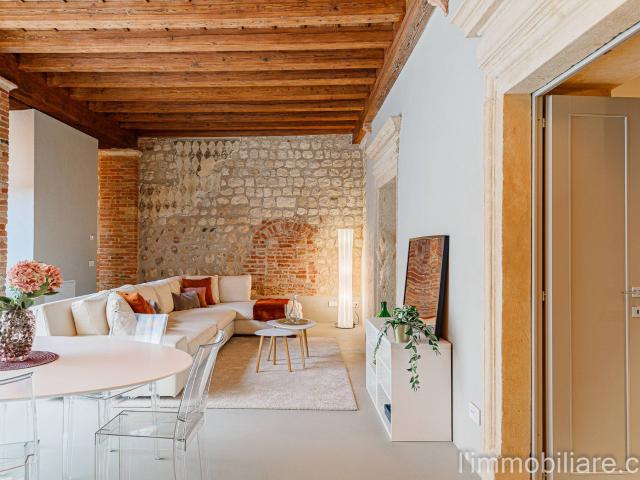 Appartamento in vendita a Verona, Santo Stefano