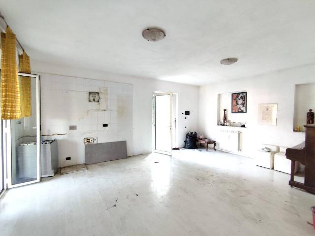 Appartamento in vendita a Vezzano Ligure SP