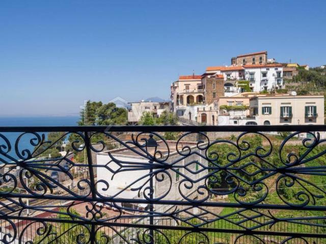 Appartamento in vendita a Vico Equense via Sconduci