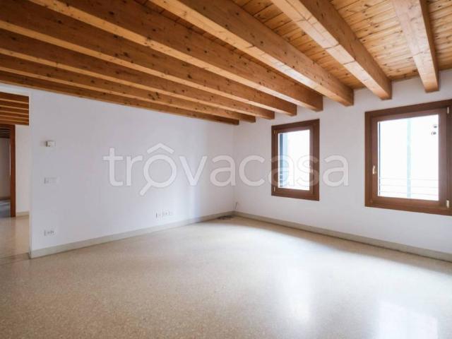 Appartamento in vendita a Vicenza, Centro città