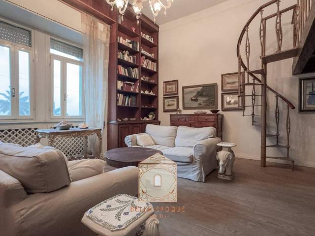 Appartamento in vendita a Viareggio viale Giosuè Carducci, 83
