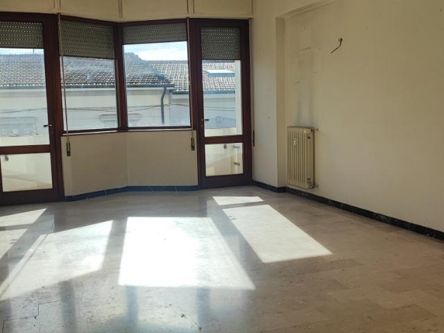 APPARTAMENTO in VENDITA a VIAREGGIO CENTRO MERCATO di 4 vani