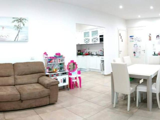 APPARTAMENTO in VENDITA a VIAREGGIO CENTRO PINETA di 4 vani