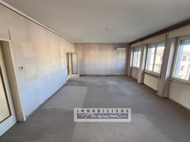 APPARTAMENTO in VENDITA a VIAREGGIO MARCO POLO di 8 vani
