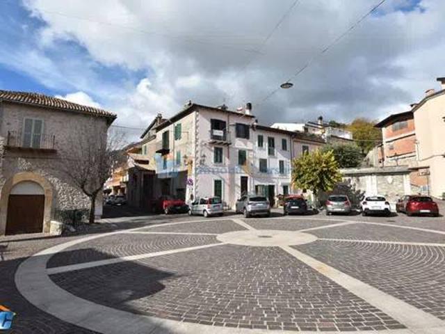 Appartamento in vendita a Vivaro Romano RM