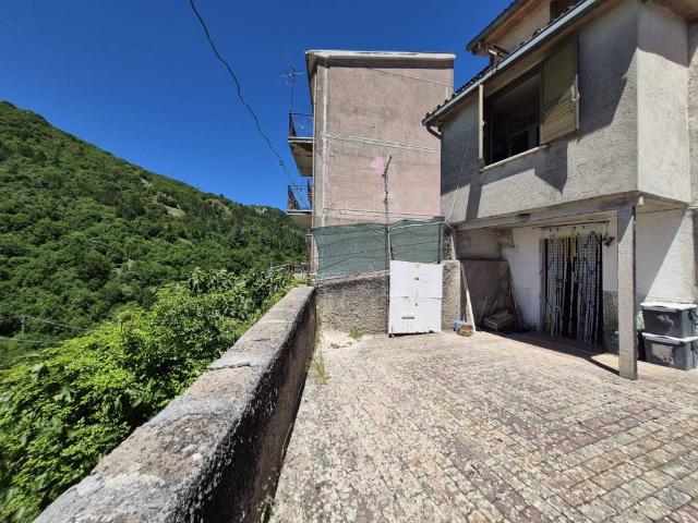 Appartamento in vendita a Vivaro Romano RM