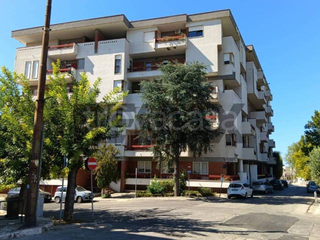 Appartamento in vendita ad Adelfia piazza Trieste, 20