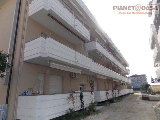 Appartamento in vendita ad Alba Adriatica via Adda