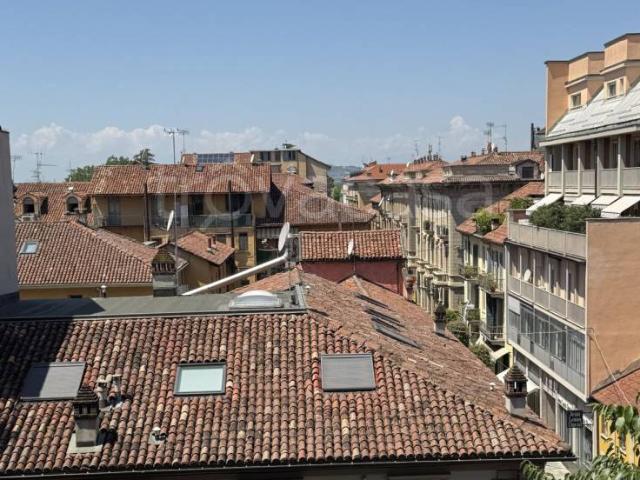 Appartamento in vendita ad Alba corso Michele Coppino 13