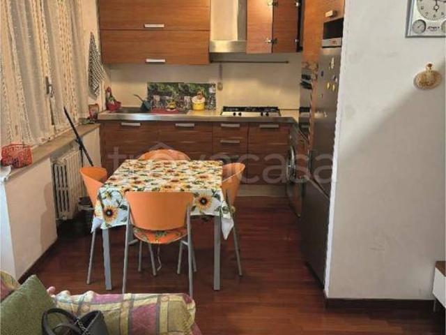 Appartamento in vendita ad Ancona via Asiago, Adriatico