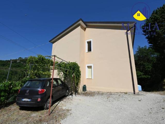 Appartamento in vendita ad Ascoli Piceno via Caprignano, 61