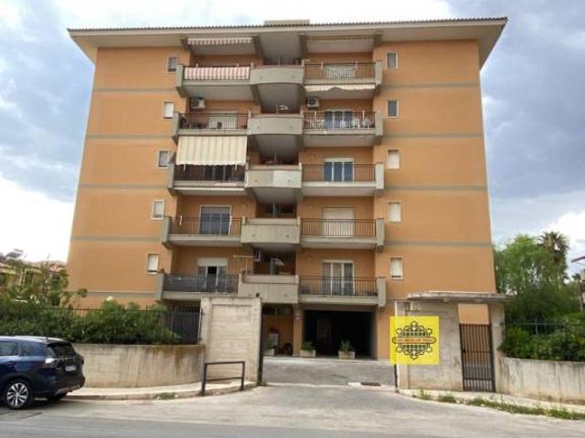 Appartamento in vendita ad Avola via falcone, 18