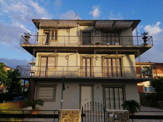 Appartamento in vendita, Camaiore lido di
