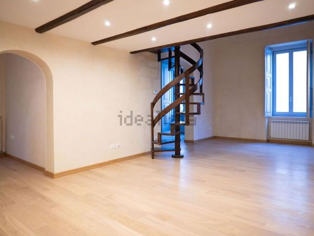 Appartamento in vendita di 400 m² in Via Cascina, 6