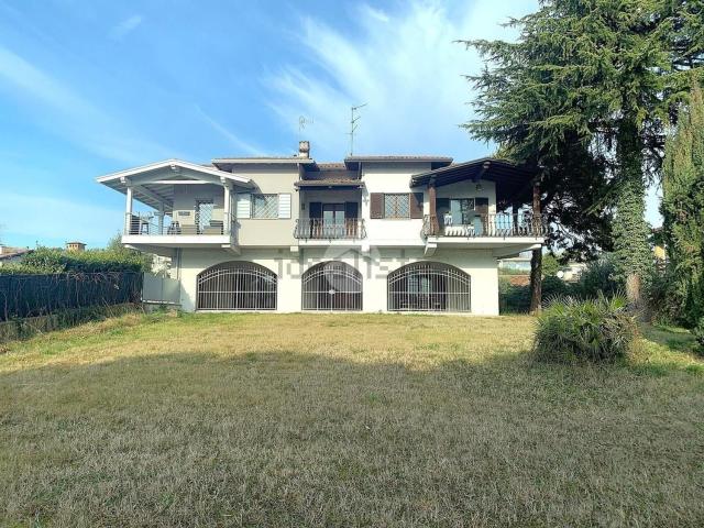 Appartamento in vendita di 400 m² in Via Antonio Meucci, 1