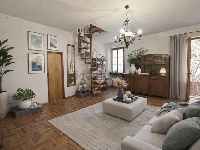 Appartamento in vendita di 400 m² in Via G. Dovis, 17