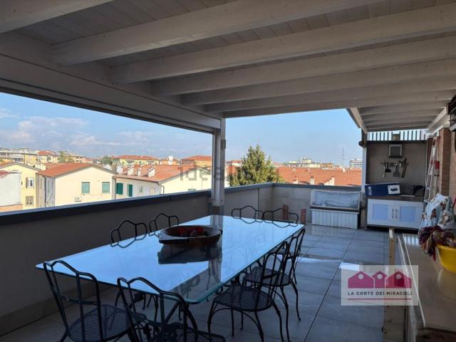 Appartamento in vendita di 400 m² in Via Gaetano Costantini