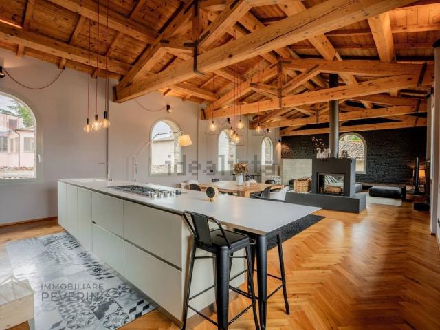 Appartamento in vendita di 400 m² in Via Giosuè Carducci