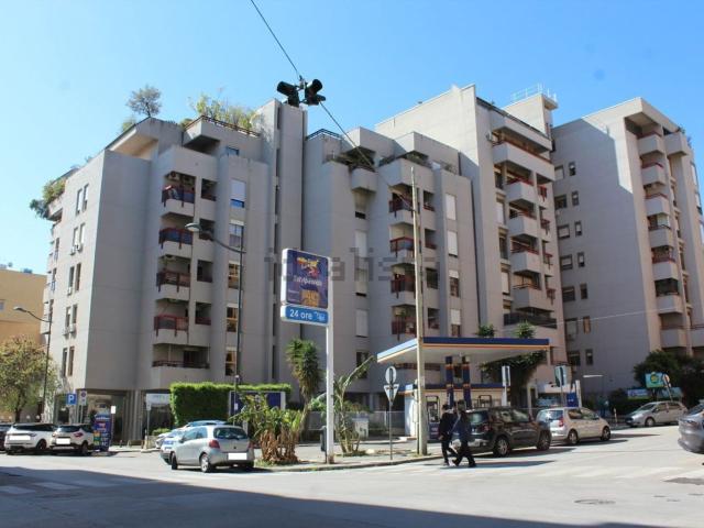 Appartamento in vendita di 400 m² in Via Francesco Paolo Di Blasi, 16