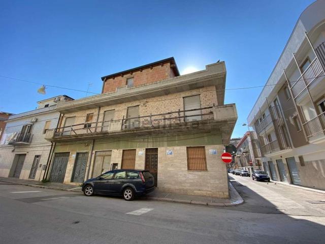 Appartamento in vendita di 400 m² in Via Legnano