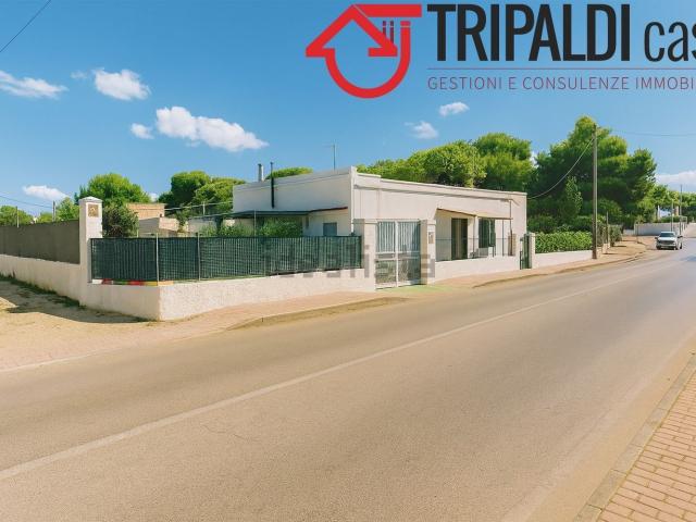 Appartamento in vendita di 400 m² in Via Litoranea Salentina, 449