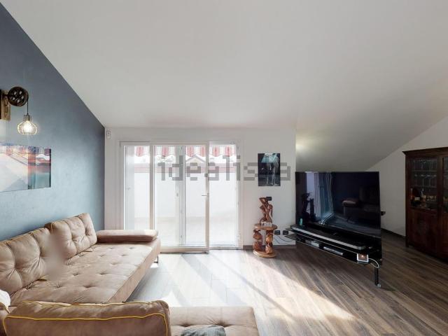 Appartamento in vendita di 400 m² in Via Luigi Einaudi, 7