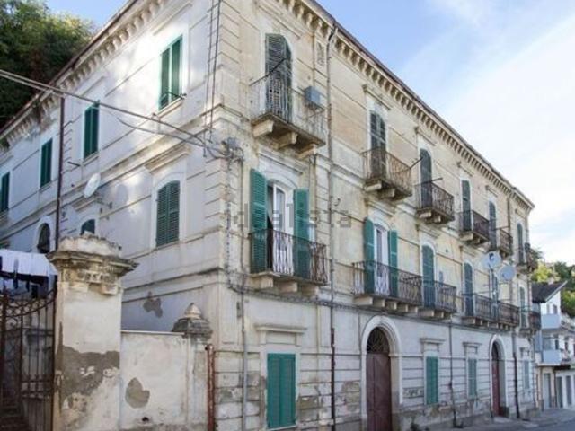 Appartamento in vendita di 400 m² in Via Marina