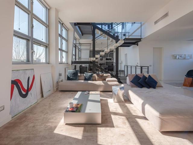 Appartamento in vendita di 400 m² in Via Serio