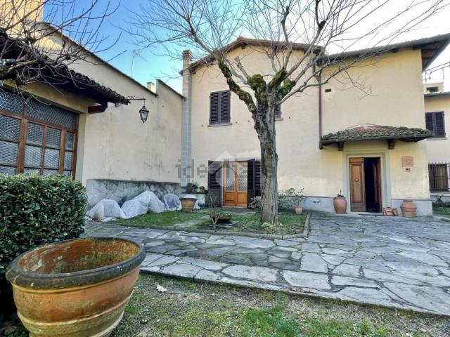 Appartamento in vendita di 400 m² in Via Provinciale