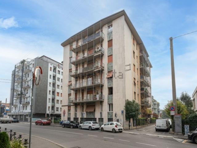 Appartamento in vendita di 400 m² in Via Vittore Ghislandi, 31