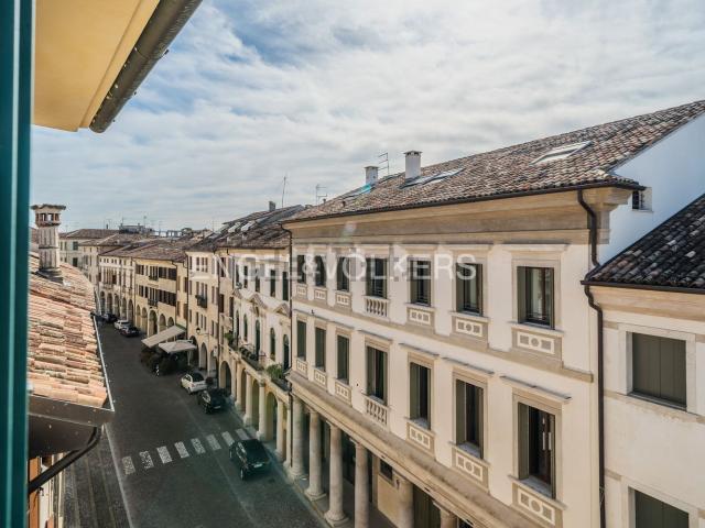 Appartamento in vendita di 400 m² in Via XX Settembre