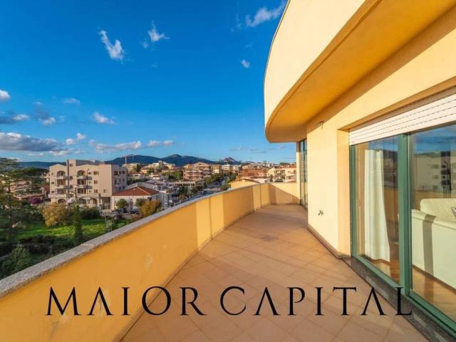 Appartamento in vendita di 400 m² in Viale Aldo Moro, 114