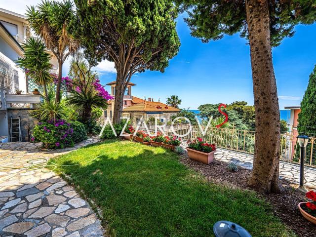 Appartamento in vendita di 400 m² in Corso degli Inglesi, 330