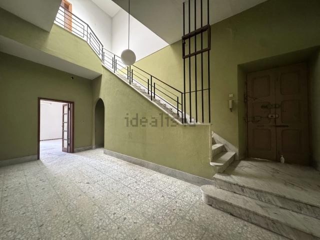 Appartamento in vendita di 400 m² in Corso Giacomo Matteotti, 60