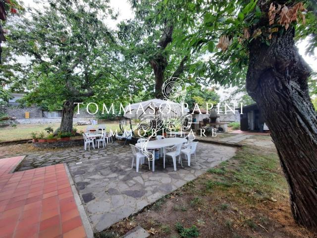 Appartamento in vendita di 400 m² in Località Leccio, 4