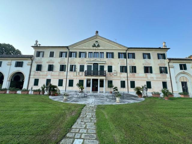 Appartamento in vendita di 400 m² in Strada Schiavonia, 143