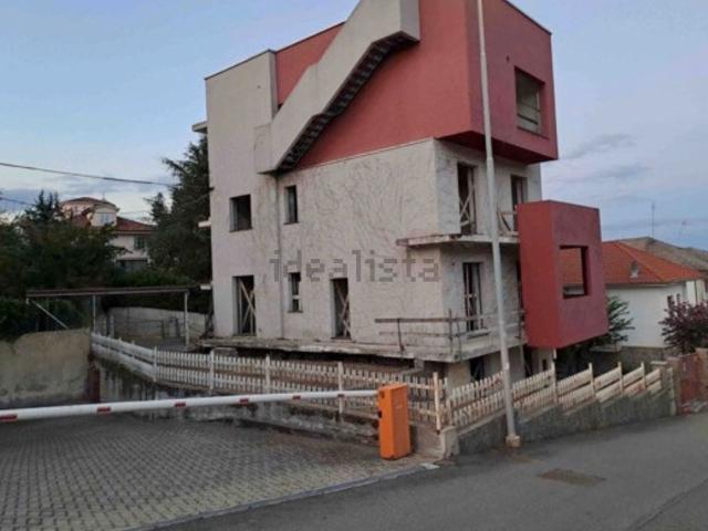 Appartamento in vendita di 402 m² in Via Grandi Pompilio
