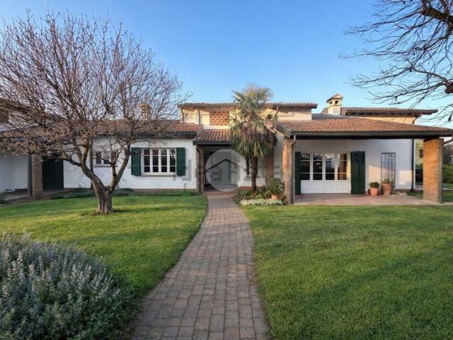 Appartamento in vendita di 407 m² in Via dei Tigli, 6
