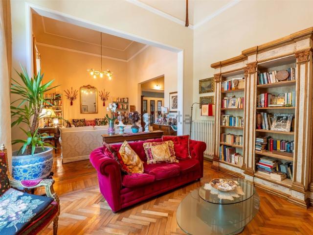Appartamento in vendita di 407 m² in Viale Antonio Gramsci