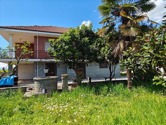 Appartamento in vendita di 408 m² in Strada Crosassa, 36