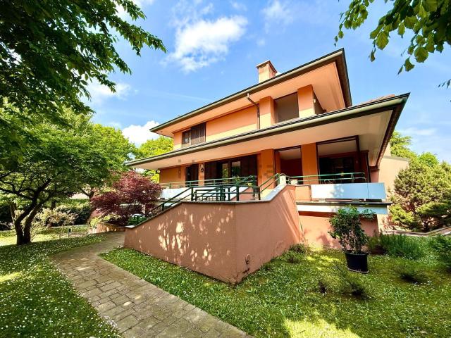Appartamento in vendita di 410 m² in Via Ludovico Ariosto
