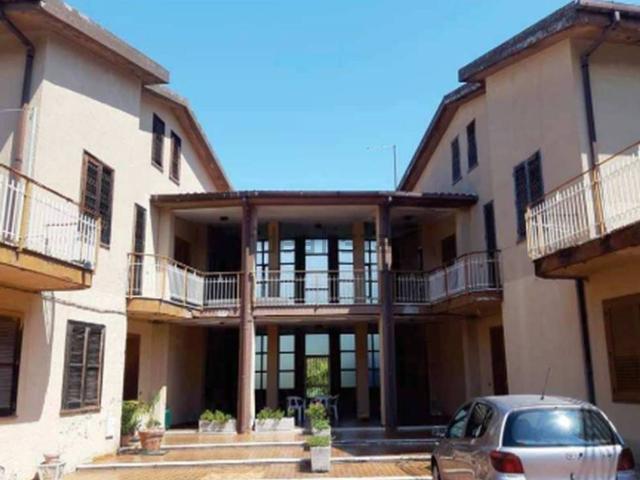 Appartamento in vendita di 417 m² in Via Francesco Tripodi