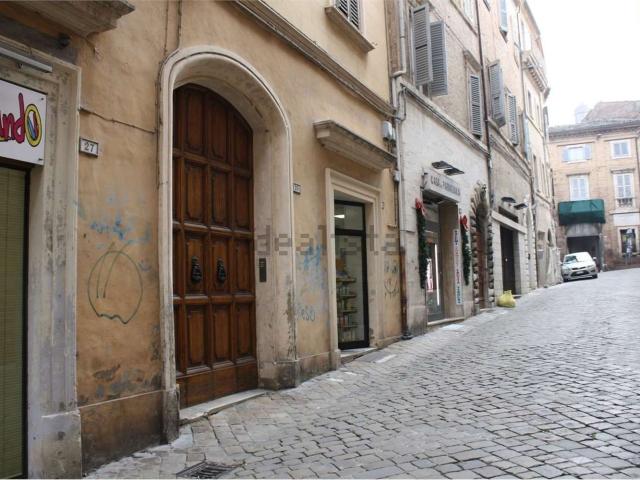 Appartamento in vendita di 420 m² in Via Giuseppe Garibaldi, 25