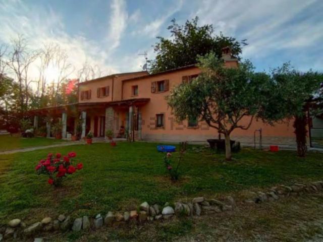 Appartamento in vendita di 425 m² in Via Cavallara