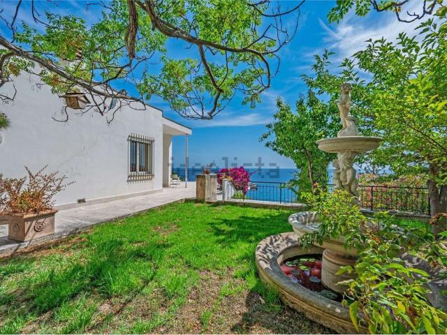 Appartamento in vendita di 426 m² in Via Aurelia Levante, 5