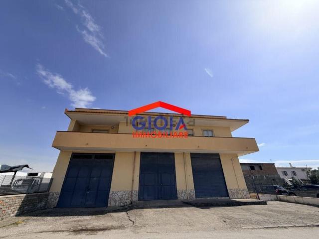 Appartamento in vendita di 433 m² in Via degli Oleandri, 77