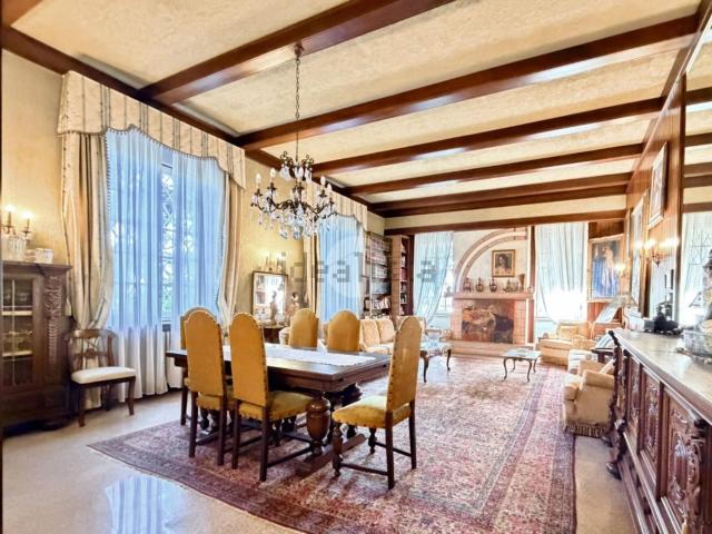 Appartamento in vendita di 437 m² in Via Dante, 70