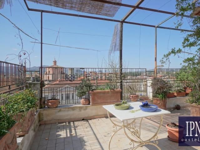 Appartamento in vendita di 440 m² in Via Roma